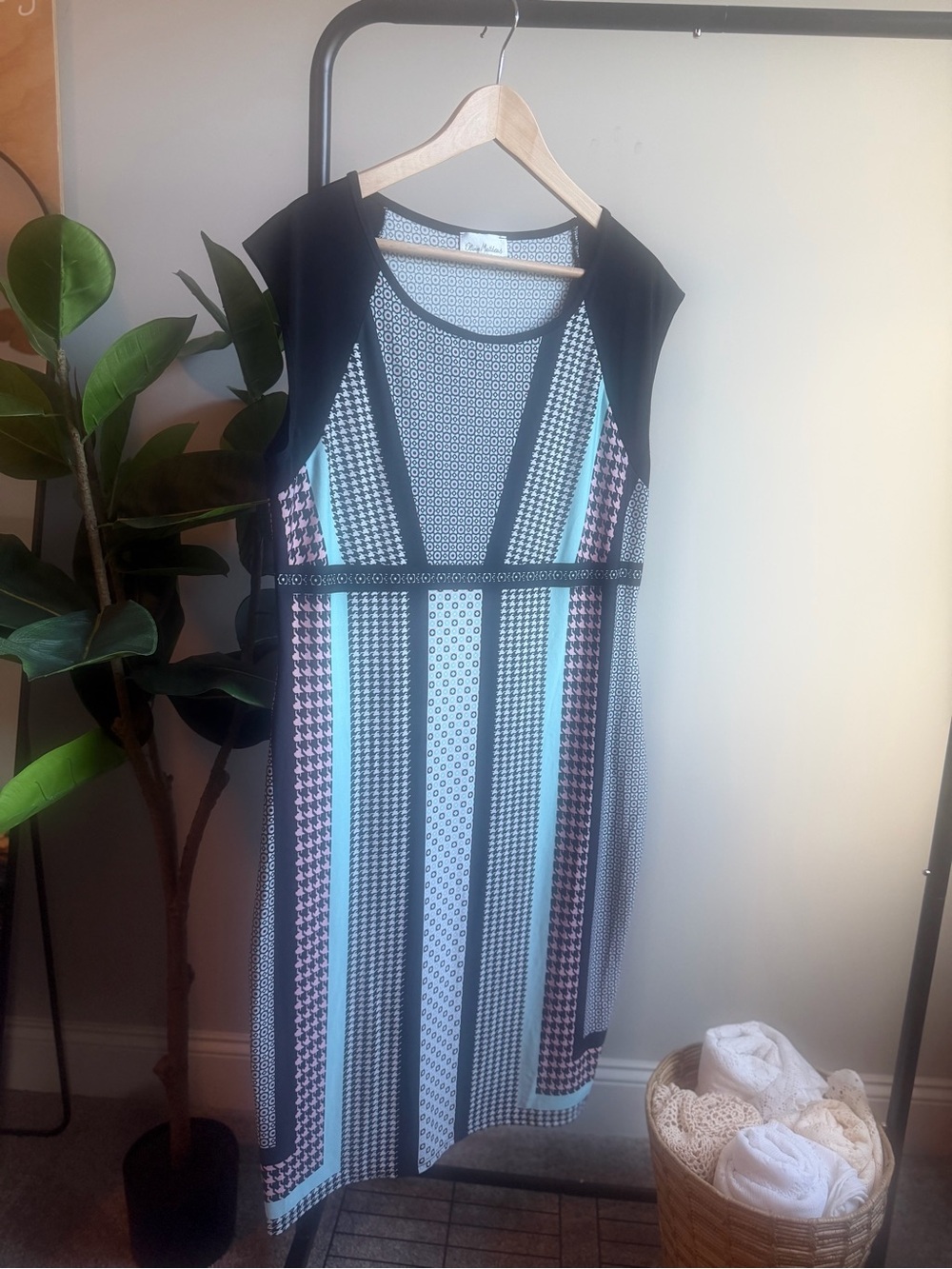 Sleeveless Patterned Midi Dress in Navy and Mint